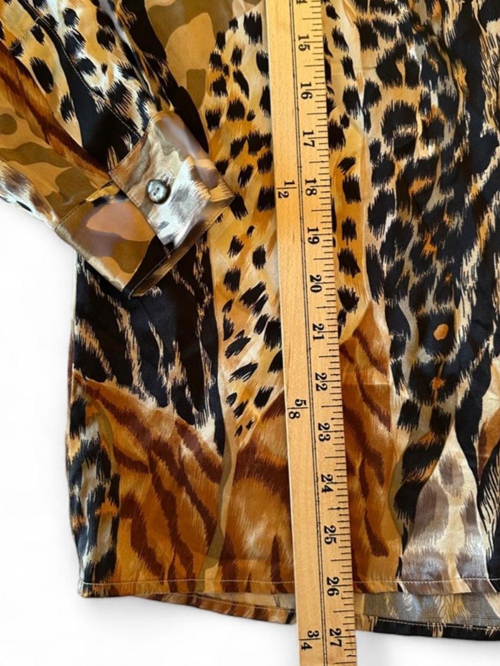 August Silk 100% Silk Animal Print Safari Button Down Blouse L Quiet Luxury - Picture 8 of 8